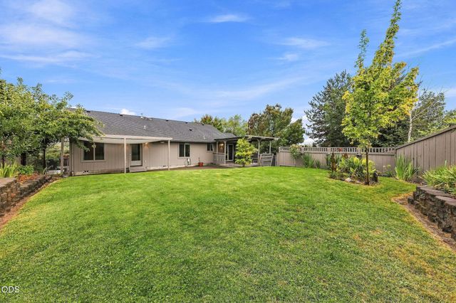 1240 Marcus Way, Grants Pass, OR 97527
