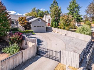 1240 Marcus Way, Grants Pass, OR 97527