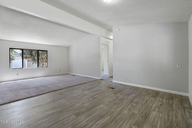 52 Ave De La Bleu De Clair, Sparks, NV 89434