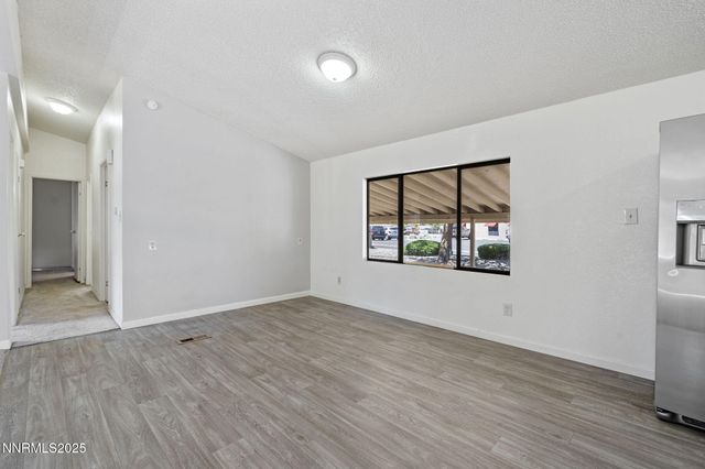 52 Ave De La Bleu De Clair, Sparks, NV 89434