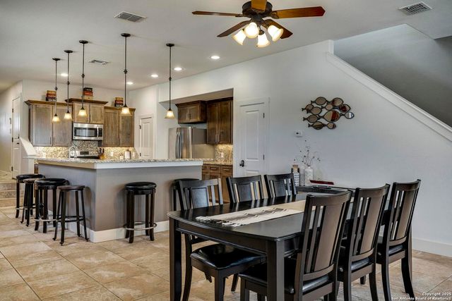 630 THREE OAKS RD, Seguin, TX 78155
