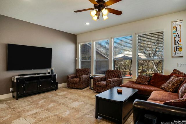 630 THREE OAKS RD, Seguin, TX 78155