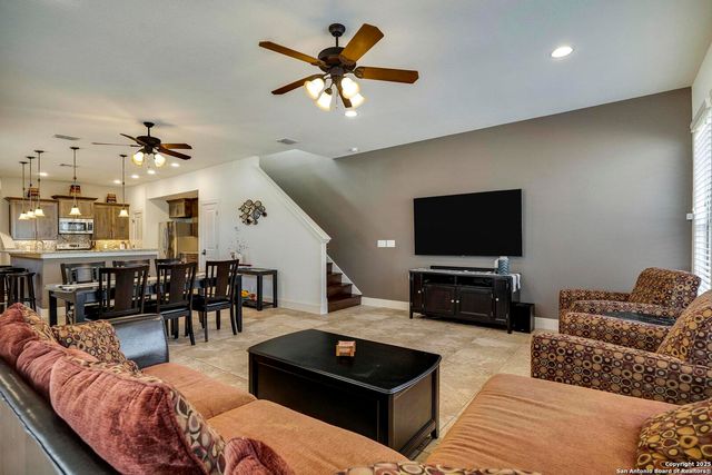 630 THREE OAKS RD, Seguin, TX 78155
