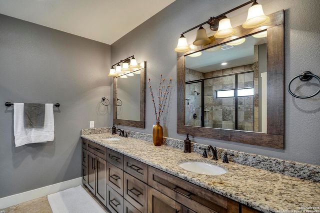 630 THREE OAKS RD, Seguin, TX 78155