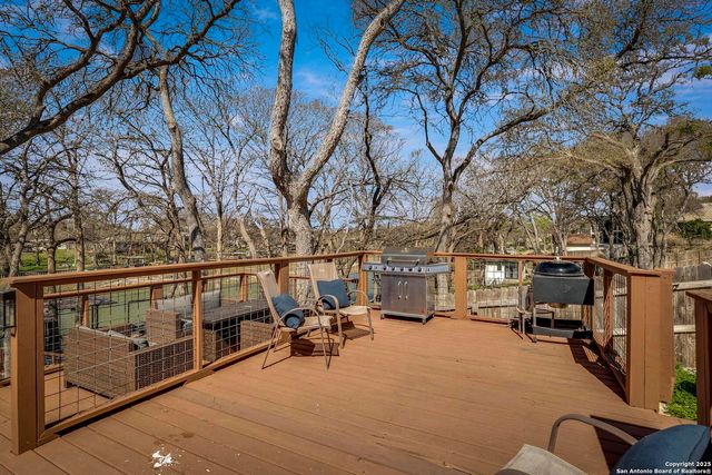 630 THREE OAKS RD, Seguin, TX 78155