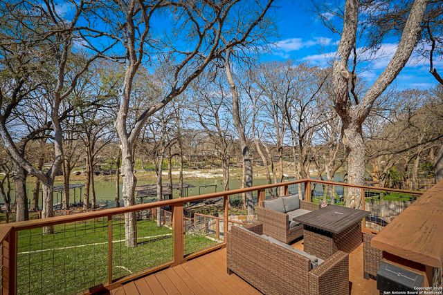 630 THREE OAKS RD, Seguin, TX 78155