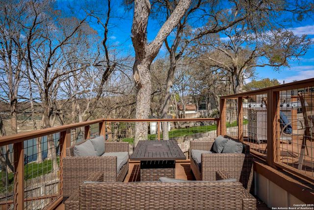630 THREE OAKS RD, Seguin, TX 78155