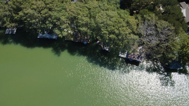 630 THREE OAKS RD, Seguin, TX 78155