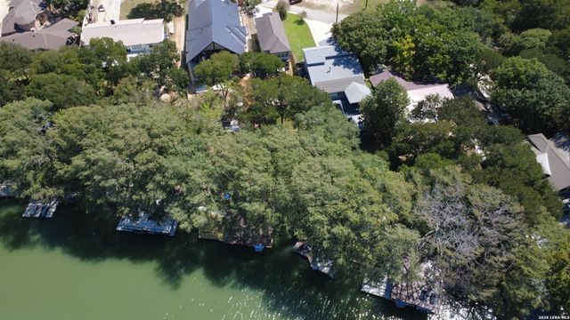 630 THREE OAKS RD, Seguin, TX 78155