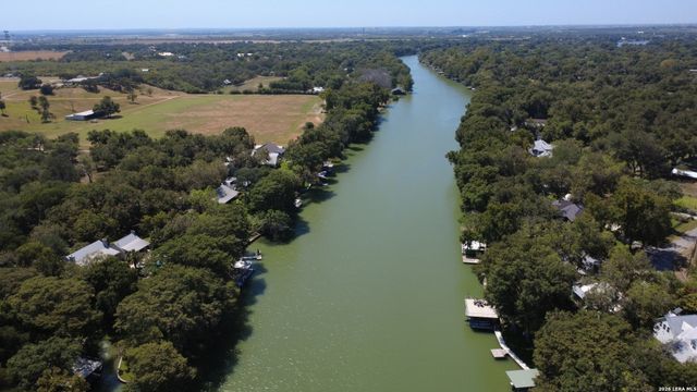630 THREE OAKS RD, Seguin, TX 78155