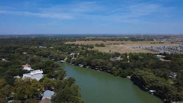 630 THREE OAKS RD, Seguin, TX 78155