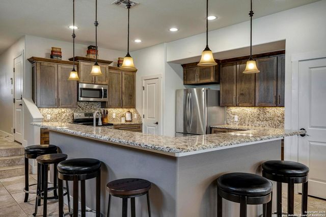 630 THREE OAKS RD, Seguin, TX 78155