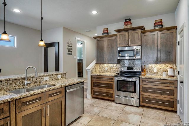 630 THREE OAKS RD, Seguin, TX 78155