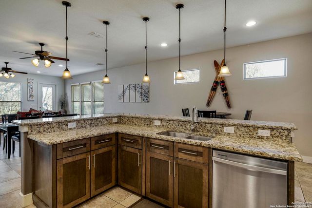 630 THREE OAKS RD, Seguin, TX 78155