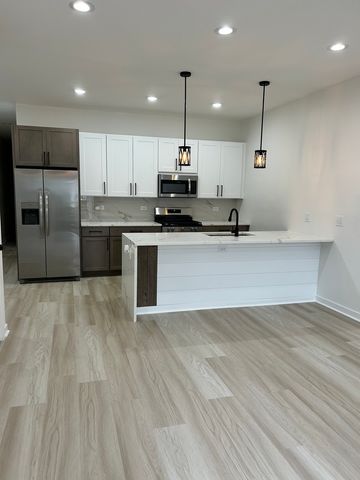 1058 N Central Park Avenue G, Chicago, IL 60651