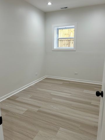 1058 N Central Park Avenue G, Chicago, IL 60651