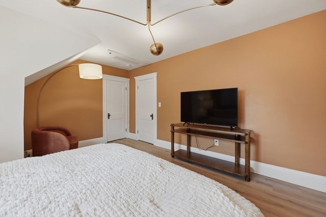 3 Regent Cir 3, Boston, MA 02130