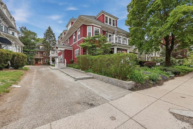 3 Regent Cir 3, Boston, MA 02130