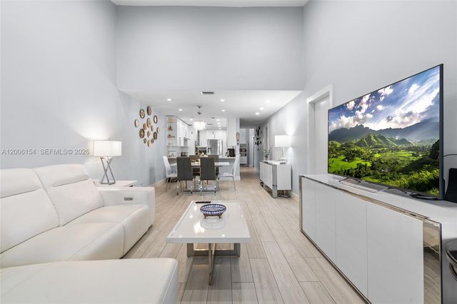 1064 NW 97th Ave 219, Pembroke Pines, FL 33024