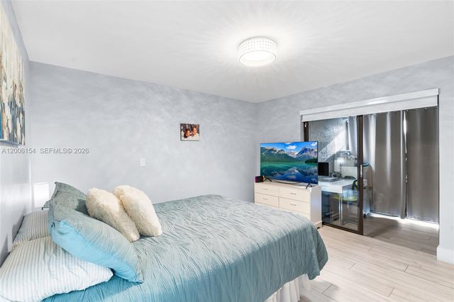 1064 NW 97th Ave 219, Pembroke Pines, FL 33024