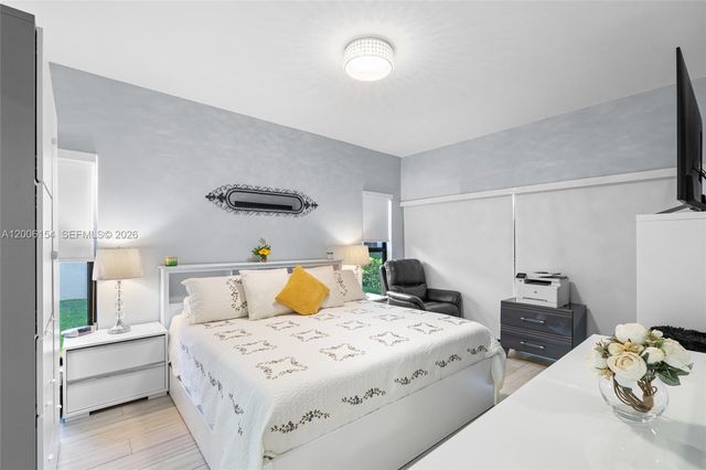 1064 NW 97th Ave 219, Pembroke Pines, FL 33024