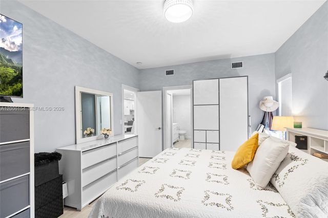 1064 NW 97th Ave 219, Pembroke Pines, FL 33024