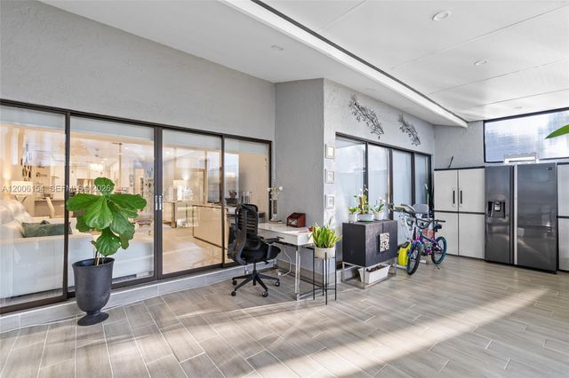 1064 NW 97th Ave 219, Pembroke Pines, FL 33024