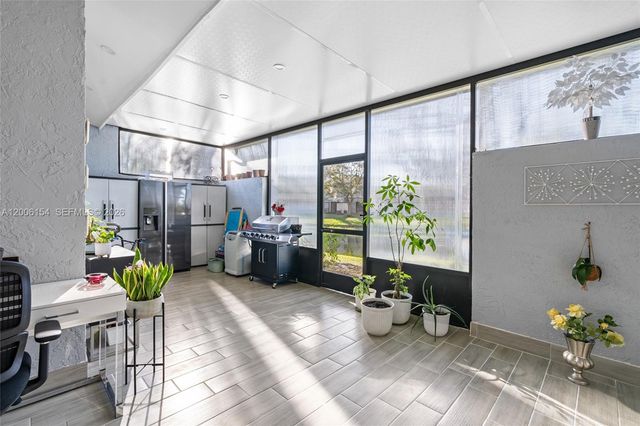 1064 NW 97th Ave 219, Pembroke Pines, FL 33024