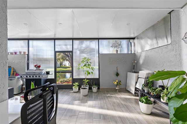 1064 NW 97th Ave 219, Pembroke Pines, FL 33024