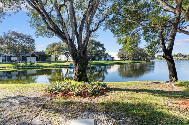 1064 NW 97th Ave 219, Pembroke Pines, FL 33024