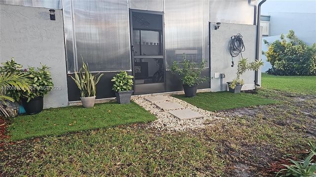 1064 NW 97th Ave 219, Pembroke Pines, FL 33024