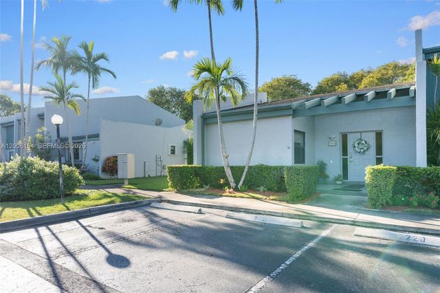 1064 NW 97th Ave 219, Pembroke Pines, FL 33024