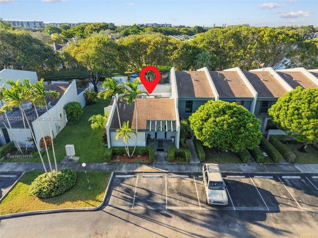 1064 NW 97th Ave 219, Pembroke Pines, FL 33024