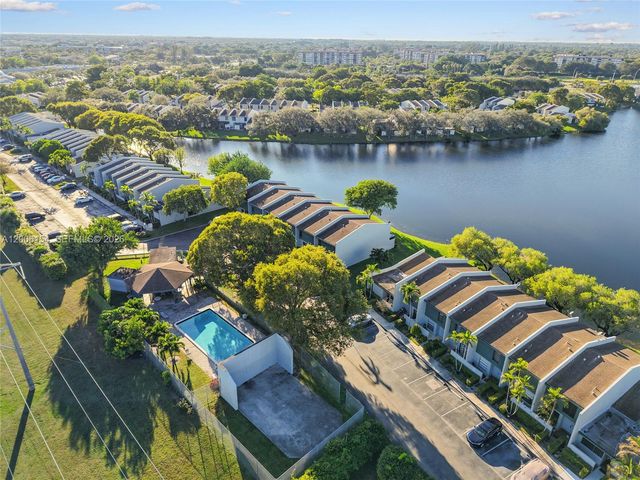 1064 NW 97th Ave 219, Pembroke Pines, FL 33024