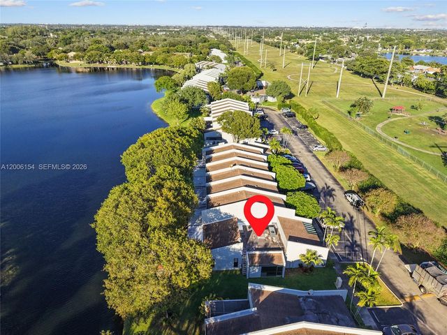 1064 NW 97th Ave 219, Pembroke Pines, FL 33024