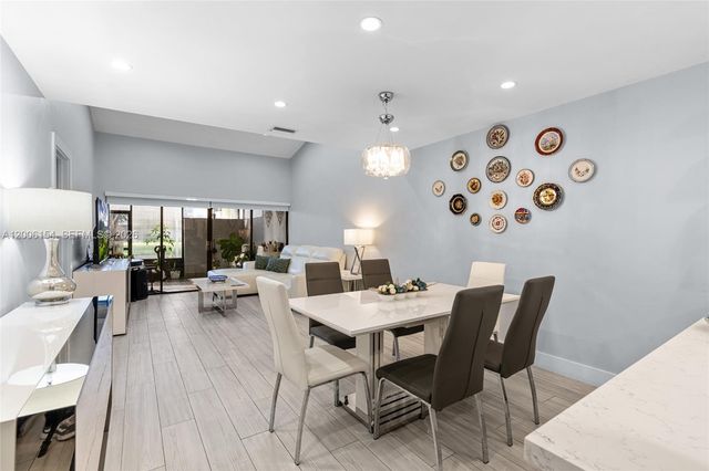 1064 NW 97th Ave 219, Pembroke Pines, FL 33024