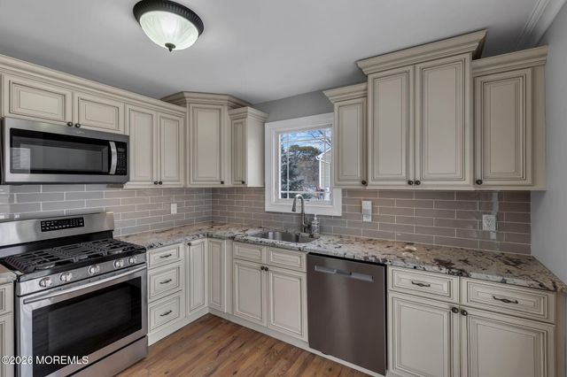 27 Branch Road, Oakhurst, NJ 07755