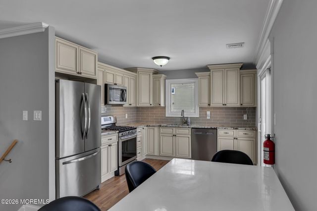 27 Branch Road, Oakhurst, NJ 07755