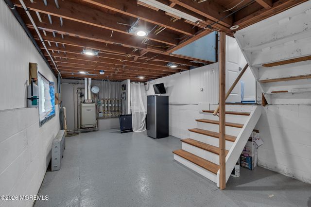 27 Branch Road, Oakhurst, NJ 07755