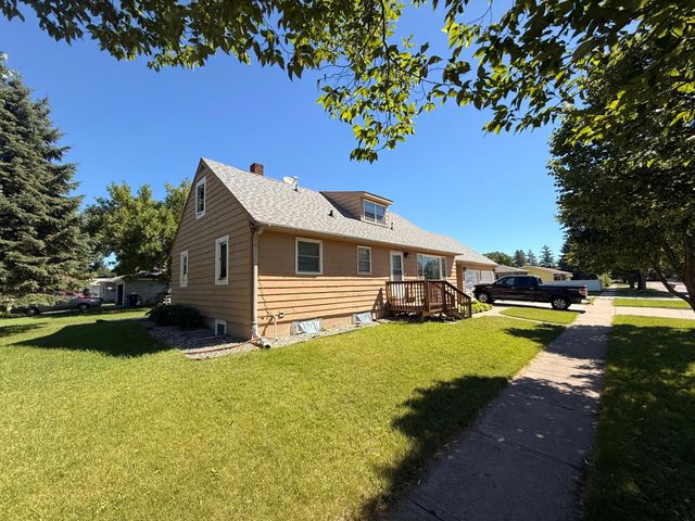 1902 8th Avenue N, Moorhead, MN 56560