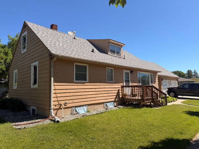 1902 8th Avenue N, Moorhead, MN 56560
