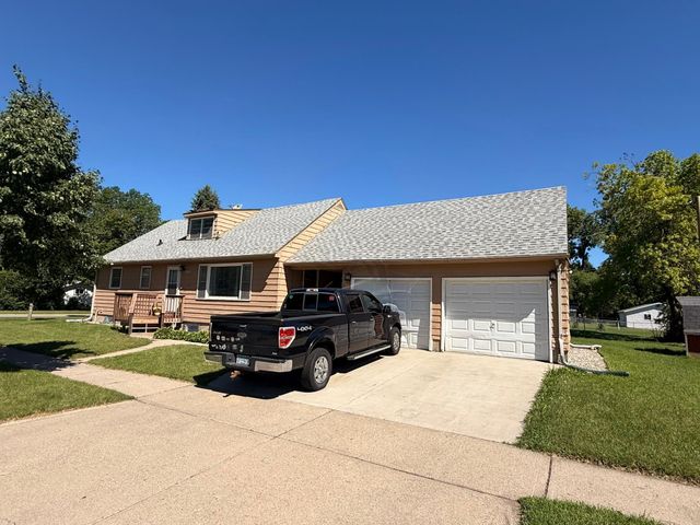 1902 8th Avenue N, Moorhead, MN 56560