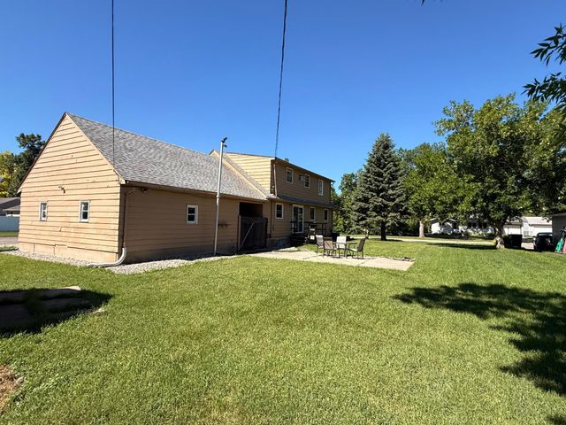 1902 8th Avenue N, Moorhead, MN 56560