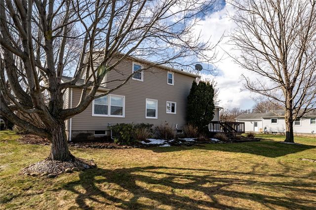 44 Flynnwood Drive, Greece, NY 14612