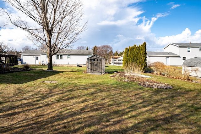 44 Flynnwood Drive, Greece, NY 14612