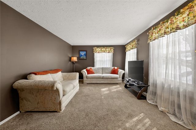 44 Flynnwood Drive, Greece, NY 14612