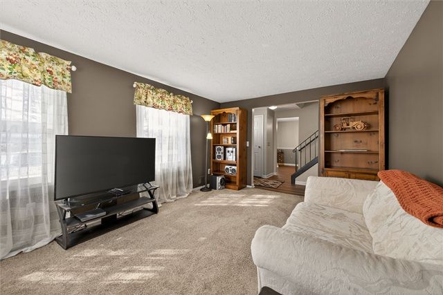 44 Flynnwood Drive, Greece, NY 14612