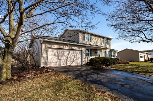 44 Flynnwood Drive, Greece, NY 14612