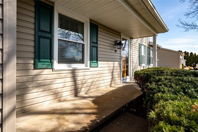 44 Flynnwood Drive, Greece, NY 14612