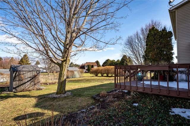 44 Flynnwood Drive, Greece, NY 14612